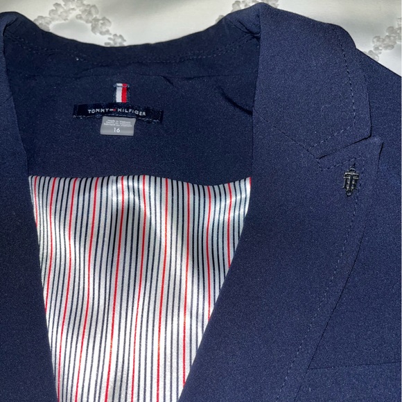 Woman’s Tommy Hilfiger pant suit - Picture 3 of 8